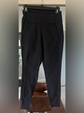 Athleta Headlands Hybrid Trek Tight Black Leggings Front and Back Zipper Pocket